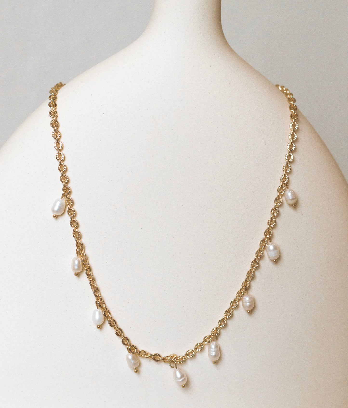 The Lola Pearl Necklace
